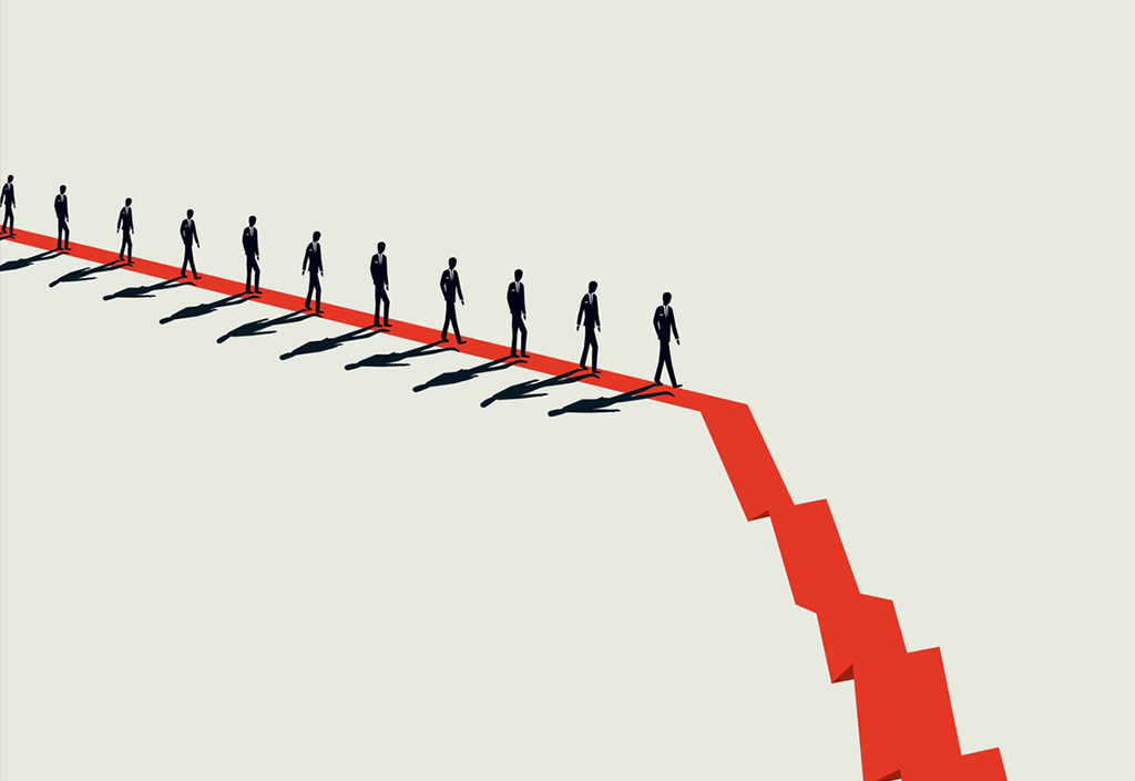 weekly-jobless-claims-fall-to-fresh-pandemic-era-low-of-290-000